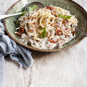 Rustic Mushroom, White Wine and Creamy Cheesy Spaghetti